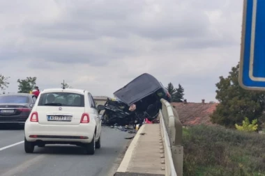 TRI DEVOJČICE TEŠKO POVREĐENE U STRAVIČNOM UDESU KOD BAČKOG PETROVCA! Hitno hospitalizovane