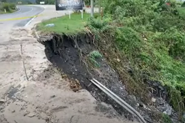 NOVO ZLO SE SRUČILO NA JABLANICU: Pokrenulo se novo klizište u najteže poplavama pogođenom mestu (VIDEO)