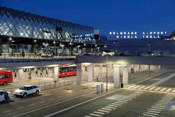 POZIV UPOMOĆ STIGAO IZ VAZDUHA! Poznato je od čega je UMRO PUTNIK u avionu pre sletanja u Beograd!