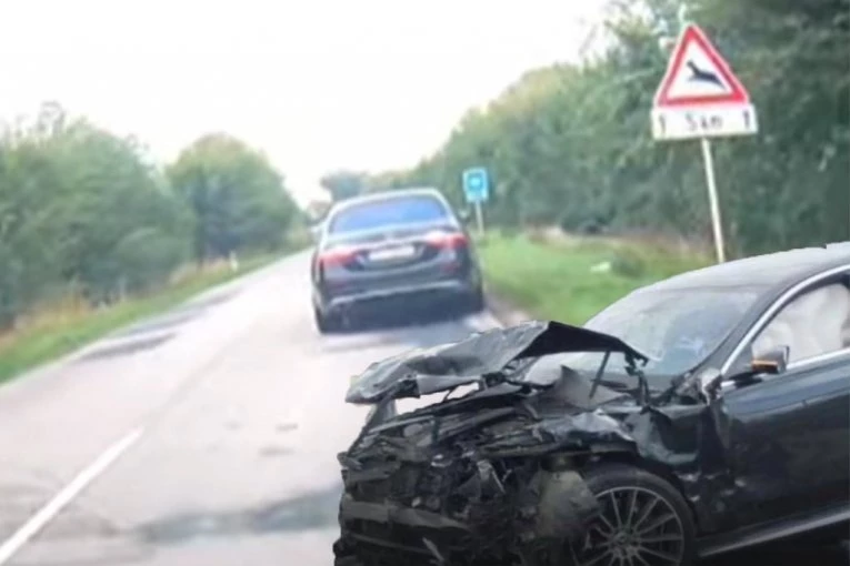 POZNATO STANJE POVREĐENIH DEVOJČICA I OCA: Pijani vozač zakucao se u njihov automobil, žena poginula!