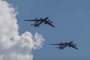 POGLEDAJTE KAKO RUSKI SUHOJ ZAMALO NIJE SRUŠIO F 16 IZNAD ALJASKE! "Ratne igre bez granica" (VIDEO)