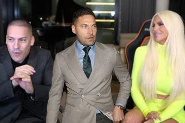 AU! ŠOK NAKON LAJVA SA BAKOM! Jelena Karleuša javno UDARILA na Duška Tošića! (VIDEO)