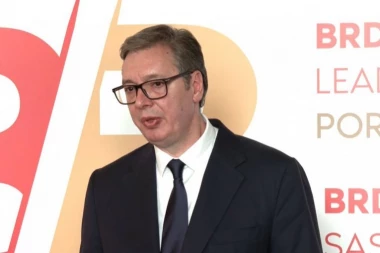 "MI SMO ZEMLJA KOJA SAMOSTALNO DONOSI SVOJE ODLUKE, I TAKO ĆE UVEK BITI" Oglasio se predsednik Vučić iz Tivta (VIDEO)