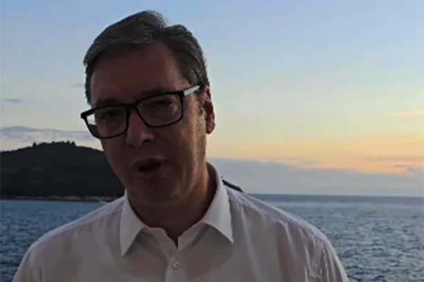 PREDSEDNIK VUČIĆ SE OGLASIO IZ DUBROVNIKA! "U subotu sam sebi dao slobodno popodne, Vukana vodim u Leskovac..."! (VIDEO)