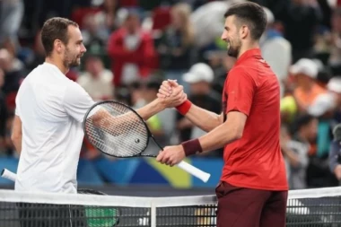 PAZI, NOVAK PONOVO GAZI: Zašto kažeš Šangaj, a misliš na Torino?