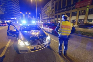 POLICIJA UPUCALA MUŠKARCA ISPRED BIOSKOPA! Velika drama u Nemačkoj!