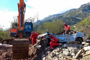 UPUĆEN HITAN APEL IZ DONJE JABLANICE: Iz Civilne zaštite zatražili brzu pomoć, objavljen i snimak naselja nakon sedam dana od katastrofe (VIDEO)