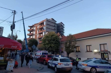 TRAGEDIJA U KRAGUJEVCU! Radnik pao sa zgrade i na mestu ostao mrtav!