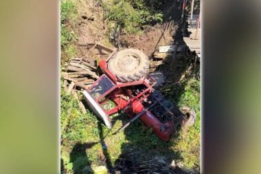 SAOBRAĆAJKA KOD TRSTENIKA: Traktor se prevrnuo na bok! (FOTO)