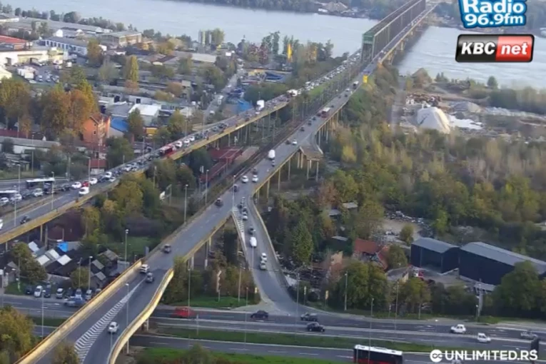 GDE GOD DA KRENETE, GUŽVA! Jutarnji špic paralisao prestonicu, HAOS na najprometnijim saobraćajnicama! (FOTO)