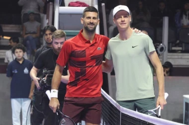 NOVAK OSTAO U NEVERICI: Siner vratio nemoguće, pa dobio aplauz Đokovića (VIDEO)