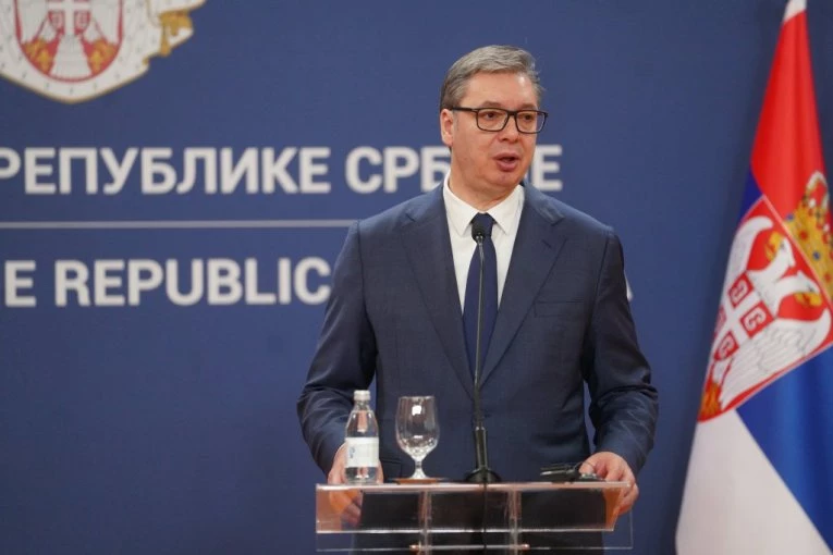 VUČIĆ SUTRA POLAŽE VENAC NA SPOMENIK NEZNANOM JUNAKU! Obeležava se 80 godina od oslobođenja Beograda!