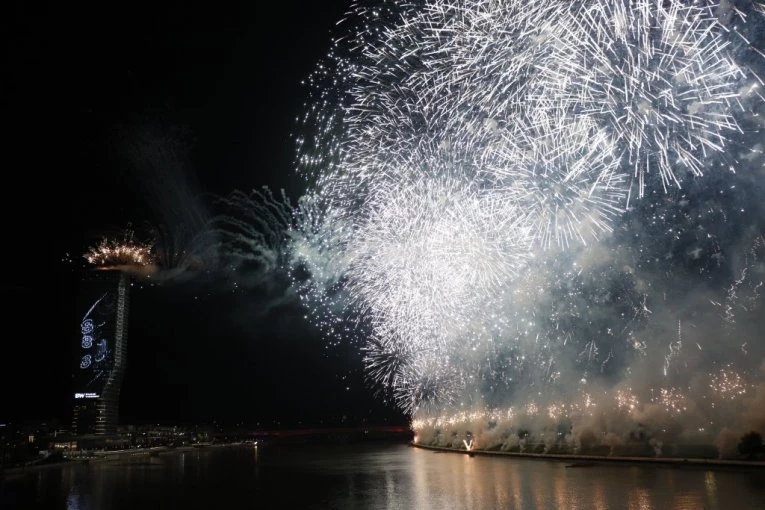 SPEKTAKL NA NEBU I KULI BEOGRAD! Ovako je obeležen Dan oslobođenja Beograda! (FOTO, VIDEO)