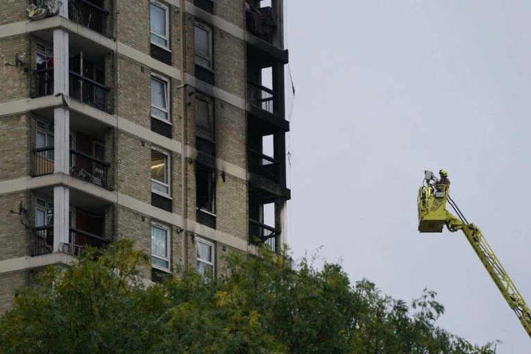 VELIKI POŽAR U LONDONU! Gori zgrada od 15 spratova!