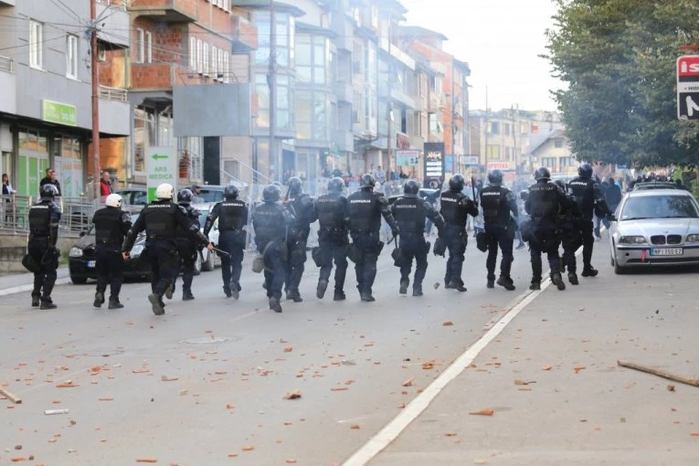 HAOS U NOVOM PAZARU! Meč prekinut, reagovala je i policija!