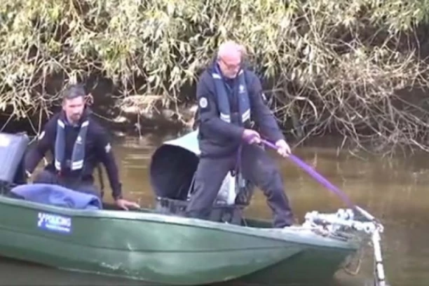 U RECI PRONAĐENO BEŽIVOTNO TELO: Policija tragala za NESTALOM MAJKOM čije su stvari ostavljene na obali (FOTO/VIDEO)