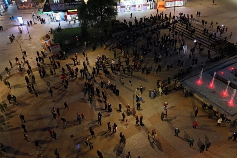 POTPUNI DEBAKL LAŽNIH EKOLOGA! Narod neće Kokanovića i ostale "stručnjake"  - protest u Čačku puk'o ko zvečka! (FOTO)