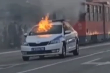 GORI POLICIJSKI AUTO U BEOGRADU! Haos kod zoološkog vrta, buktinja progutala vozilo (VIDEO)