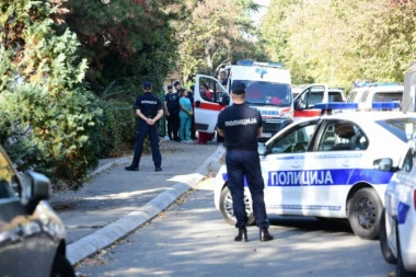 PRVE SLIKE S MESTA GDE JE MUŠKARAC RANIO SINA I SUPRUGU: Napadač već ranije bio incidentan! (FOTO)