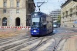 TRAMVAJ ISKOČIO IZ ŠINA, ČETVORO POVREĐENIH! Užas na ulici, vozilo se zakucalo u prodavnicu