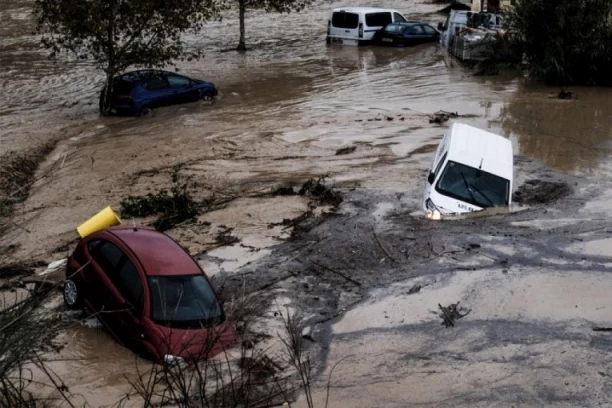 VALENSIJA NESTALA POD VODOM: Strahovite poplave doslovno uništile grad (VIDEO)