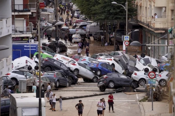 POPLAVE RAZORILE ŠPANIJU I BIH! Oglasio se meteorolog: Evo šta čeka Srbiju!