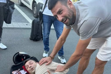 ĐOKOVIĆ U ULOZI HITNE POMOĆI: Novak video ranjenog momka, pa HEROJSKIM činom opet pokazao veličinu (FOTO)