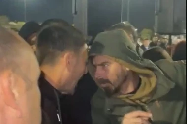 "ŠTA ĆE ONA U PRVIM REDOVIMA?!" Demonstrant u Novom Sadu besan zbog Marinike Tepić! (VIDEO)