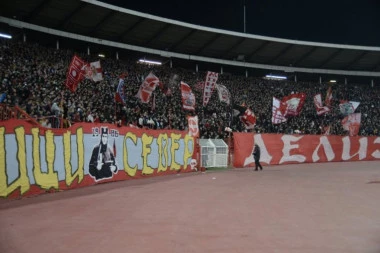 VREO DOČEK ZA FUDBALERE BARSELONE: Navijači Zvezde poslali BRUTALNU poruku Kataloncima! (VIDEO)