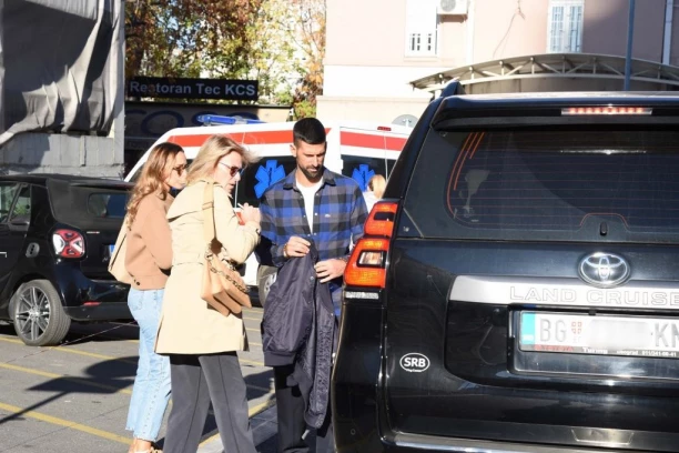 SAZNAJEMO! ŠOK: Srđanu nije dobro! cela porodica Đokovića strahuje ispred Urgentnog! (FOTO GALERIJA)