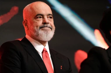 EDI RAMA OČIGLEDNO SIT SVEGA, HOĆE DA BUDE UMETNIK: "Razmišljam da napustim posao"! VIKENDOM IDE U PEĆINU!