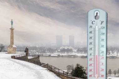 PAO PRVI SNEG U BEOGRADU! Snežni pokrivač dočekao ranoranioce, temperatura jedva iznad NULE!