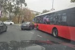 SUDAR "ŠKODE" I AUTOBUSA NA NOVOM KRUŽNOM TOKU KOD UŠĆA! Prvenstvo prolaza napravilo "džumbus"?