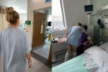 TAJNA OSOBA je odlučila da spase život ženi u bolnici: Kada je shvatila ko joj je pomogao, potekla je reka suza (VIDEO)