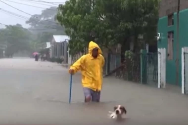 PRETE KATASTROFALNE POPLAVE I KLIZIŠTA OPASNI PO ŽIVOT: Snažna oluja preti maloj tropskoj državi (FOTO/VIDEO)