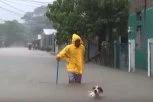 PRETE KATASTROFALNE POPLAVE I KLIZIŠTA OPASNI PO ŽIVOT: Snažna oluja preti maloj tropskoj državi (FOTO/VIDEO)