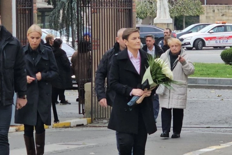 ANA BRNABIĆ STIGLA NA SAHRANU MAJKE ŽELJKA MITROVIĆA!