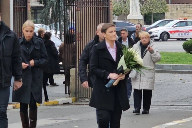 ANA BRNABIĆ STIGLA NA SAHRANU MAJKE ŽELJKA MITROVIĆA!