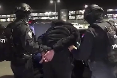 SRPSKA POLICIJA RAZBILA MREŽU KRIJUMČARA LJUDI! Hitno se oglasio Dačić! ŠESTORO IZA REŠETAKA, MEĐU NJIMA I OPASAN KRIMINALAC! (VIDEO/FOTO)