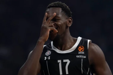 BONGA UTIŠAO ARENU: Delije u neverici - Partizan u naletu! (VIDEO)