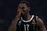 BONGA UTIŠAO ARENU: Delije u neverici - Partizan u naletu! (VIDEO)