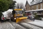 SNEŽNA OLUJA OKOVALA BRITANIJU I IZAZVALA HAOS: Hiljade ljudi bez struje, jedna osoba izgubila život (VIDEO)