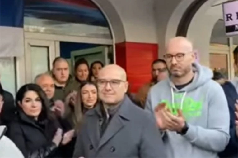 "SVOJIM OČIMA SAM VIDEO ŠTA RADE"! Vučević o nasilnom protestu u Novom Sadu: "Najviše bi voleli da Srbin udari na Srbina"!