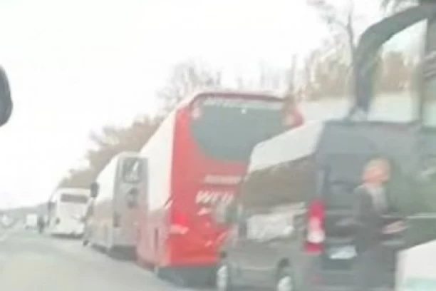 DESANT NEMACA NA BEOGRAD: Kolona navijača Štutgarta kreće se ka Marakani (VIDEO)