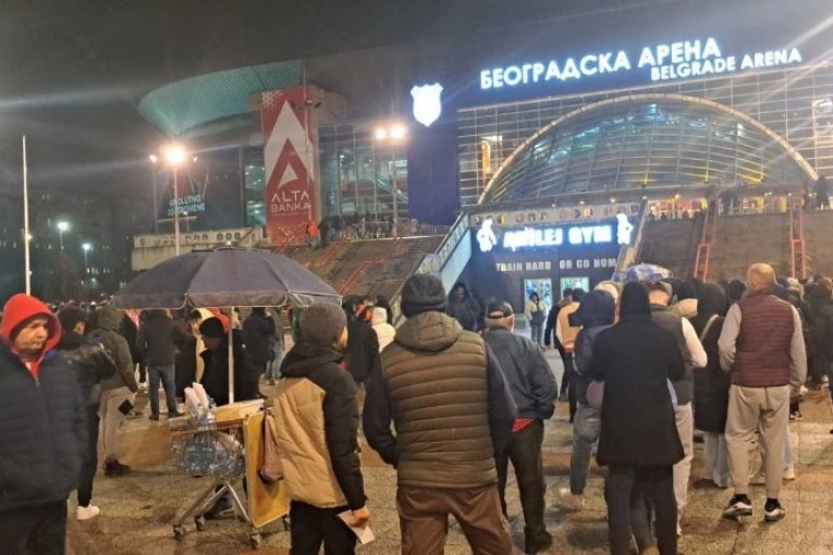 "DELIJE" SPREMNE ZA SPEKTAKL! Arena se već puni pred meč sa Bajernom! (FOTO GALERIJA)