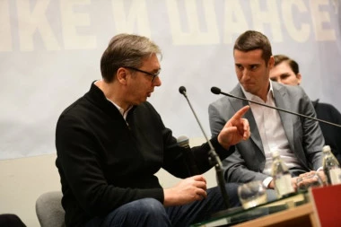 NIKADA NE PODILAZITE ULICI! Vučić mladima Srbije poslao snažnu poruku: U STRAHU I POD PRITISKOM NE DONOSITE ODLUKE (FOTO/VIDEO)