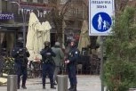 VELIKI BROJ PRIPADNIKA TYV. KOSOVSKE POLICIJE SA DUGIM CEVIMA! Stoje na svim raskrsnicama u Kosovskoj Mitrovici, NE PRESTAJE PLAŠENJE I TEROR NAD SRBIMA! (VIDEO)