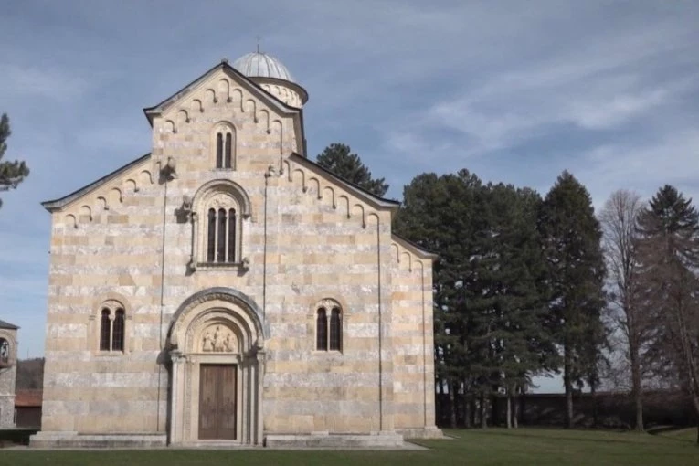 PORUKA IZ VISOKIH DEČANA TERA SUZE NA OČI: Ovo je dokaz nemerljive ljubavi Bogorodice prema narodu (FOTO)