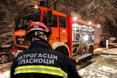 JEDNA OSOBA STRADALA U POŽARU: Užas u Sremskoj Kamenici! (FOTO)