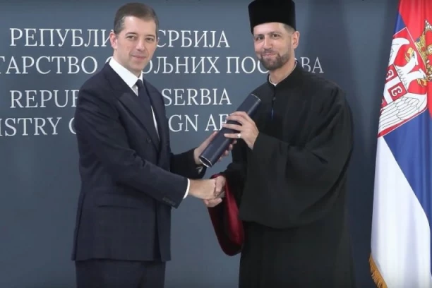 PRVI SVEŠTENIK U ISTORIJI DIPLOMATIJE MODERNE SRBIJE: Ministar Đurić uručio diplome polaznicima Diplomatske akademije Ministarstva spoljnih poslova